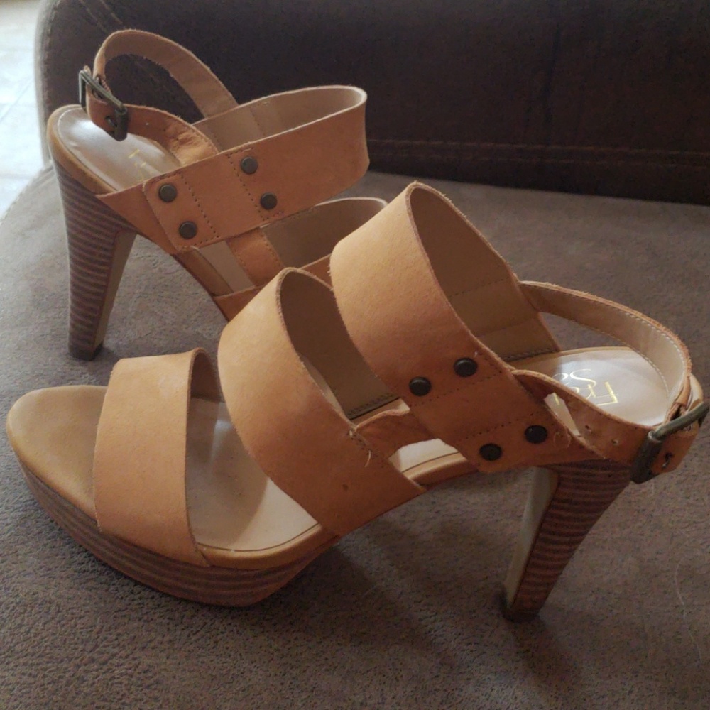 Heels - Picture 3 of 3